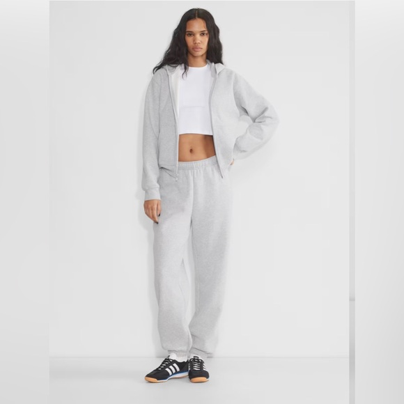 Aritzia cozy fleece mega sweatpant, size xs - Picture 1 of 3